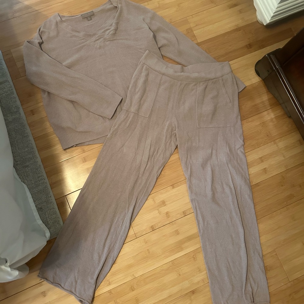 Barefoot dreams comfy set